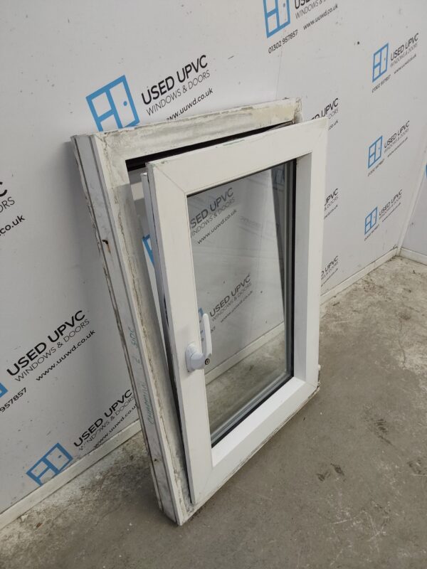 Used White Upvc Tilt And Turn Window 620mm x 880mm W0445 - Image 4