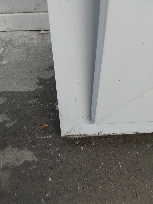 Used White Upvc Tilt And Turn Window 870mm x 1120mm LW0119 - Image 6