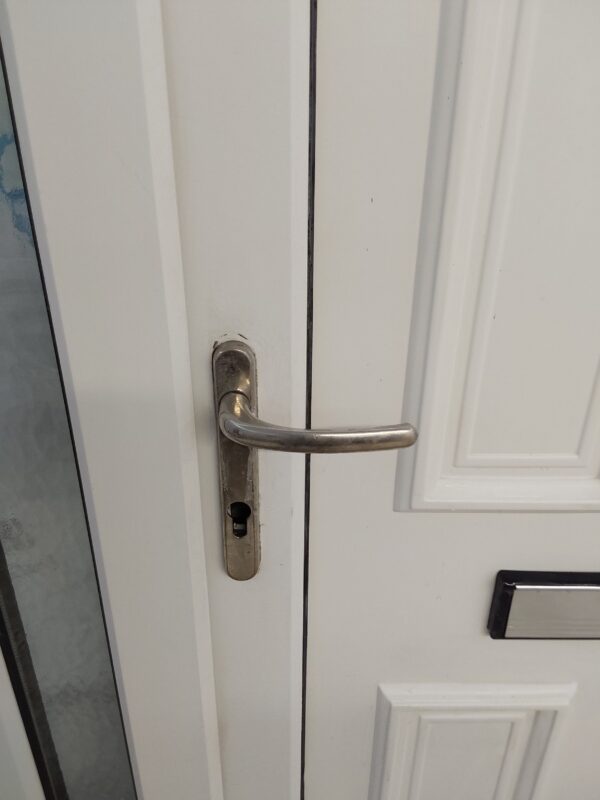 Used White Upvc Front Door With Side Panels And Toplight 1240mm x 2290mm DS018 - Image 7