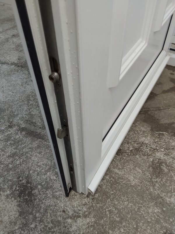 Used White Upvc Front Door 915mm x 2050mm (reduce to 890mm) 0621 - Image 9