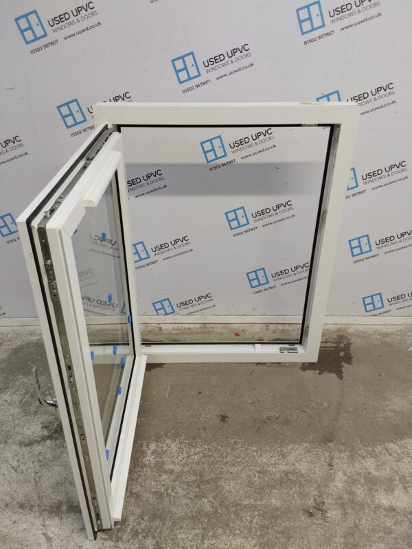 Brand New White Upvc Tilt And Turn Window 870mm x 1095mm LW0130 - Image 5