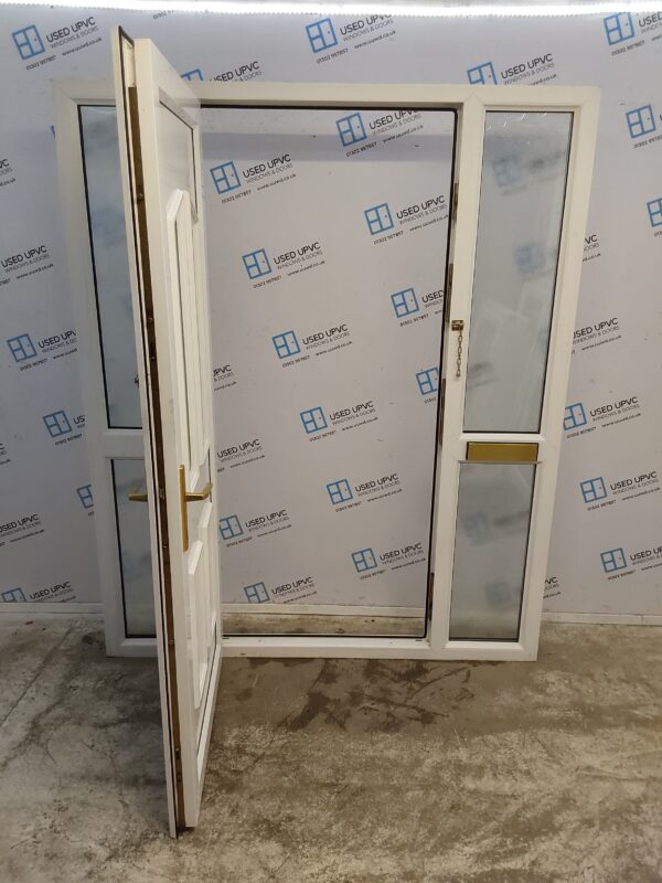 Used White Upvc Front Door And Side Panels 1685mm x 2045mm DS007 - Image 3