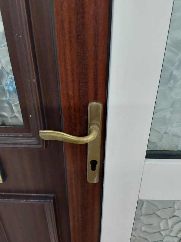 Used Woodgrain Upvc Front Door And Side Panel 1215mm x 2105mm DS011 - Image 8